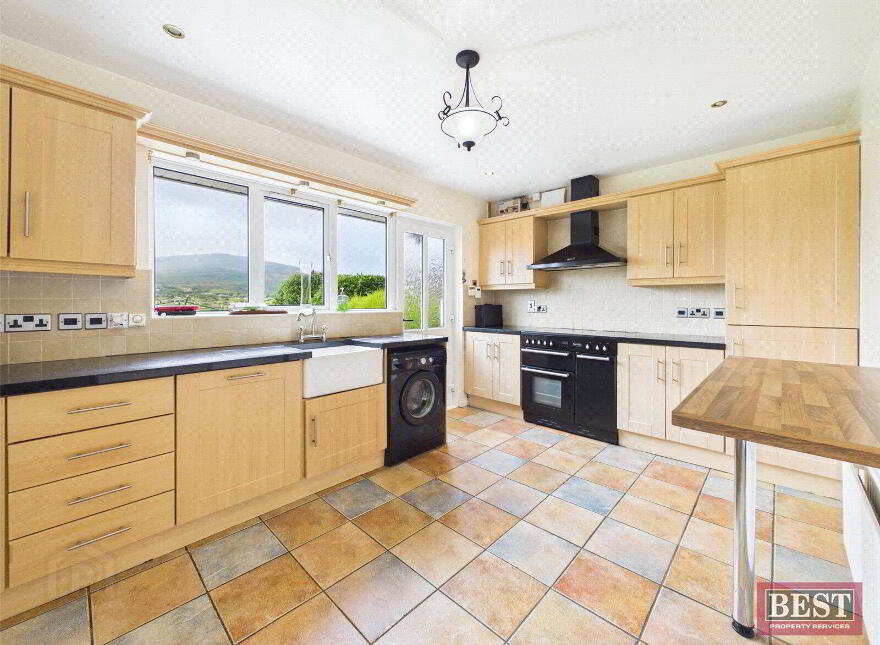 61 Carrickree, Warrenpoint, Newry, BT34 3FA
