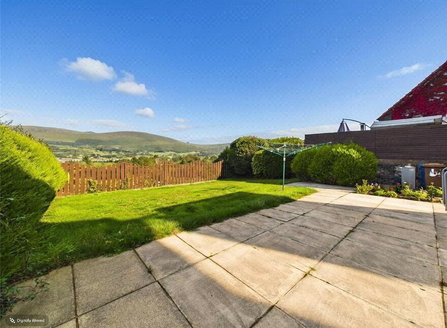 61 Carrickree, Warrenpoint, Newry, BT34 3FA