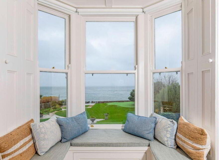 Saint Kilda, Sandycove Avenue East, Sandycove, A96D720
