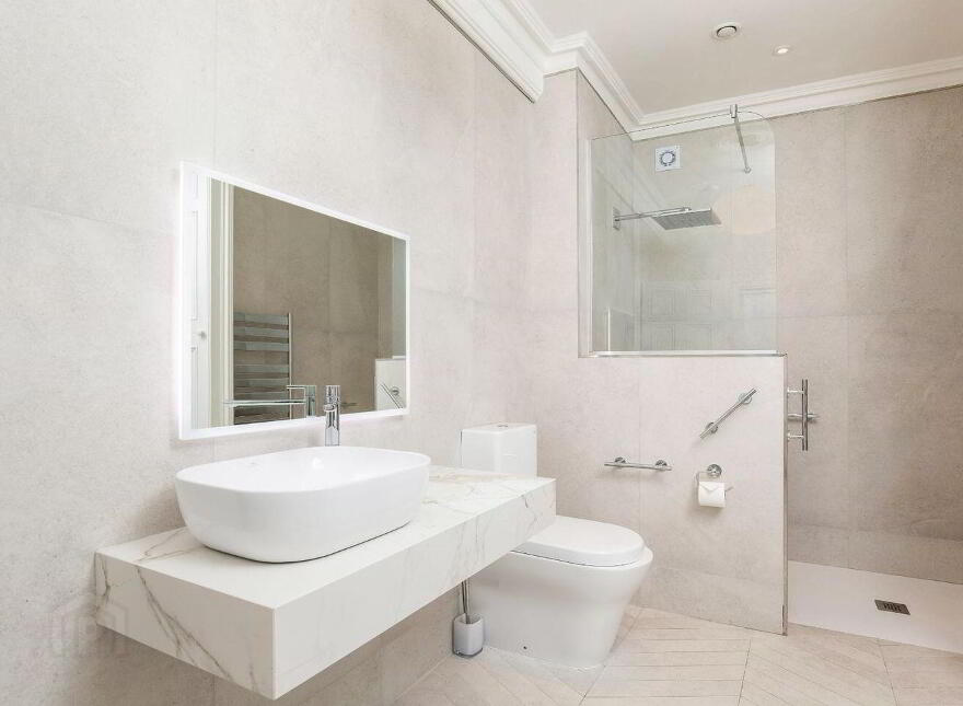 Saint Kilda, Sandycove Avenue East, Sandycove, A96D720