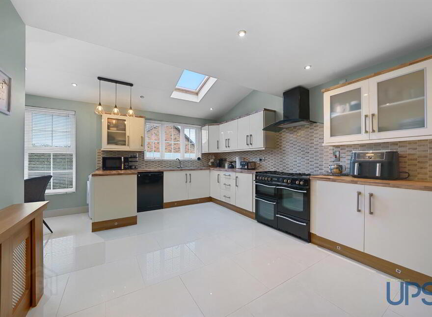 85 Lagmore Glen, Stewartstown Road, Dunmurry, Belfast, BT17 0WJ