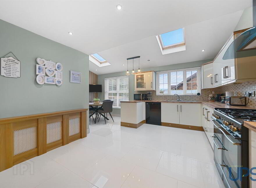 85 Lagmore Glen, Stewartstown Road, Dunmurry, Belfast, BT17 0WJ