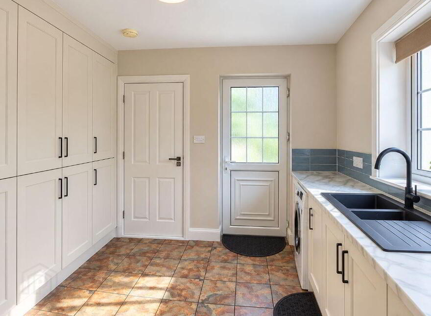 Sandyhill, Westport, F28AY83