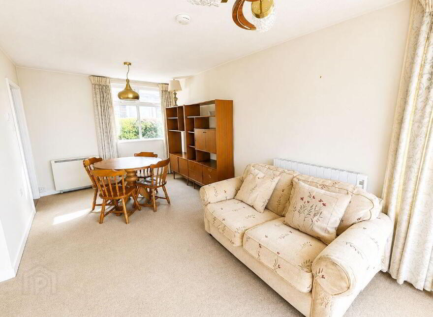 Ardmore, Lower Aghada, Midleton, P25Y751