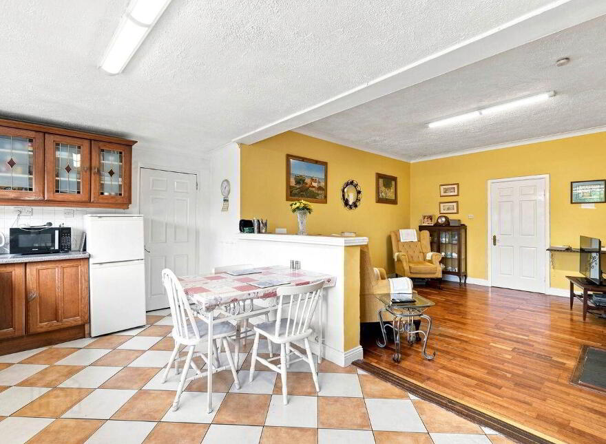 The Willows, Daars, Sallins, W91F5Y4