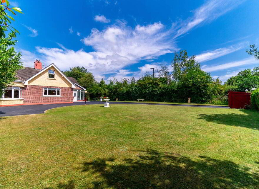 The Willows, Daars, Sallins, W91F5Y4