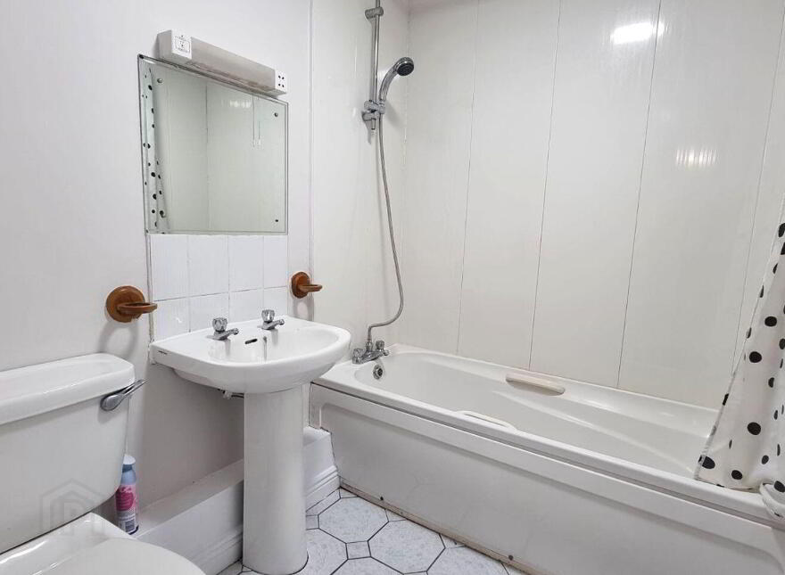 Apartment 11 Trinity Square, Townsend Street, Dublin 2, D02RX76