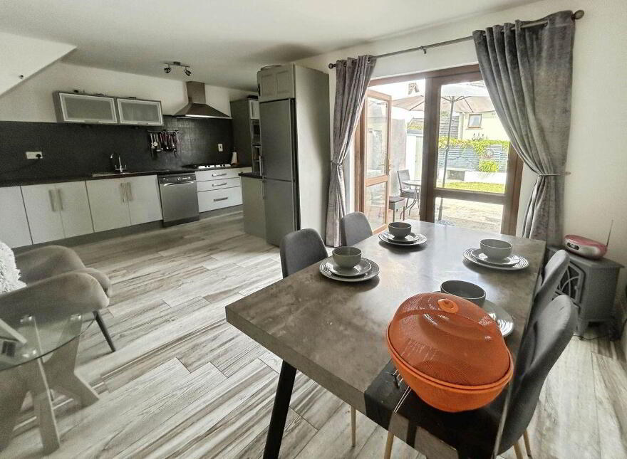 8 Inchicronan, Crusheen, V95N406