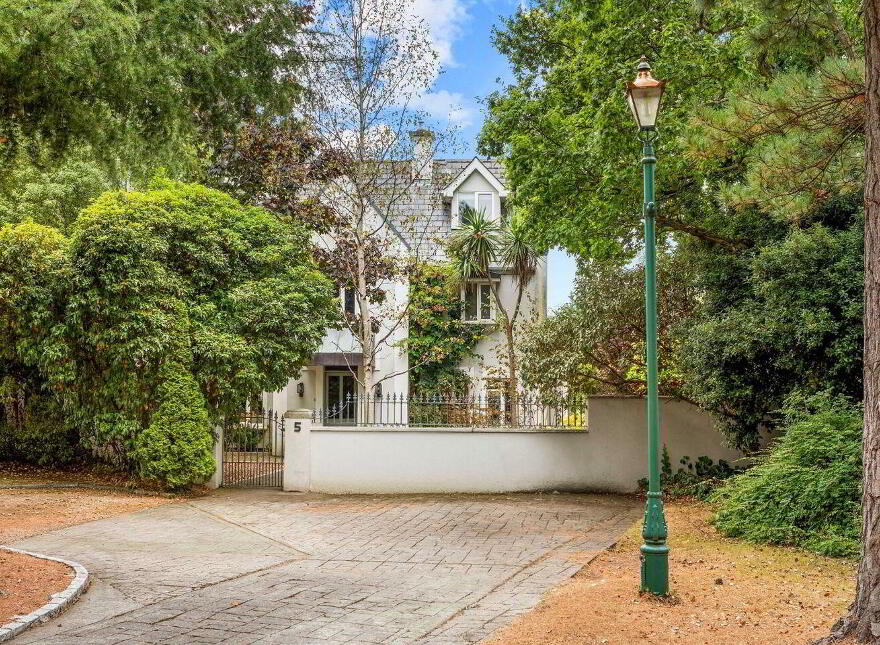 5 Roebuck Park, Goatstown, D14Y6R3