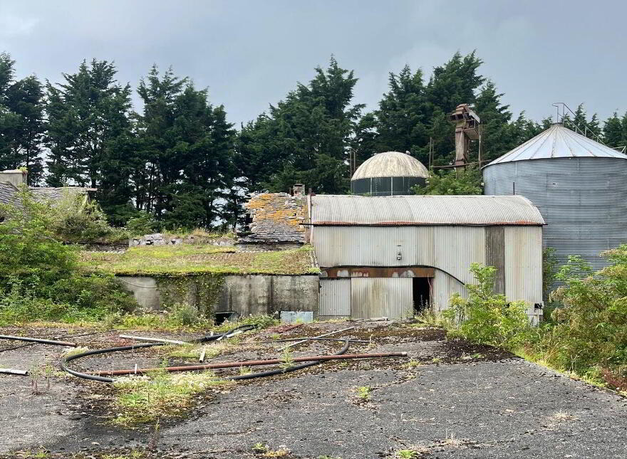 Glebe House, Ruins & Pig Farm Anglont, Killorglin