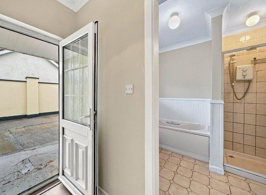 24 Garden City, Gorey, Y25XF59