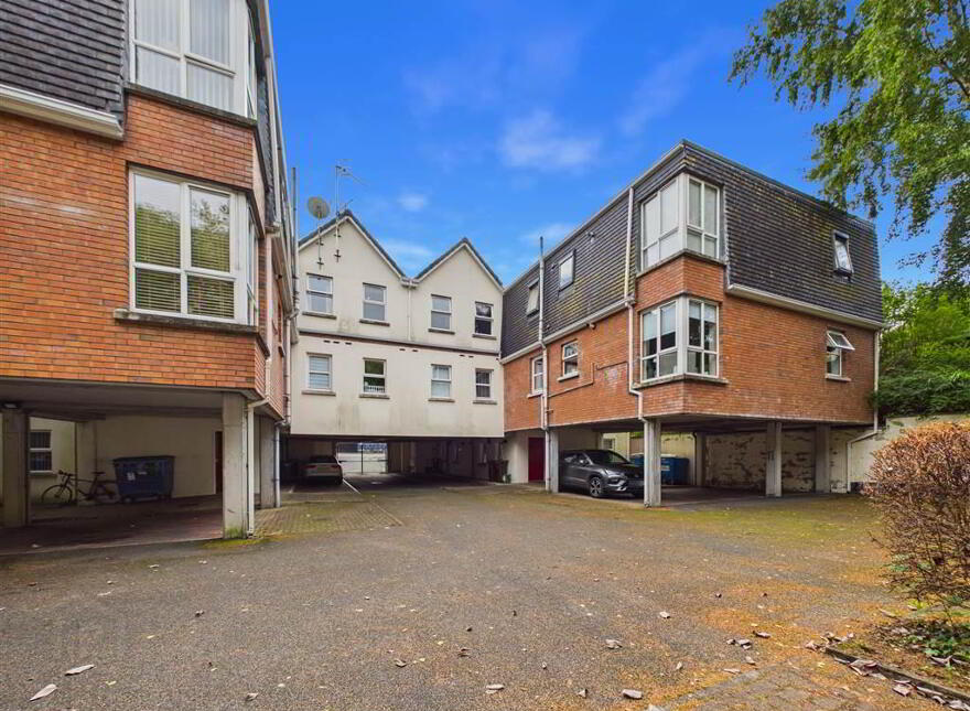 Apt 17 Casement Manor, 91-93 Andersonstown Road, Belfast, BT11 9BS