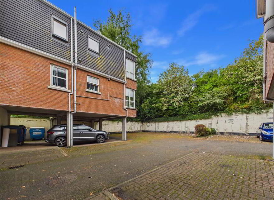 Apt 17 Casement Manor, 91-93 Andersonstown Road, Belfast, BT11 9BS