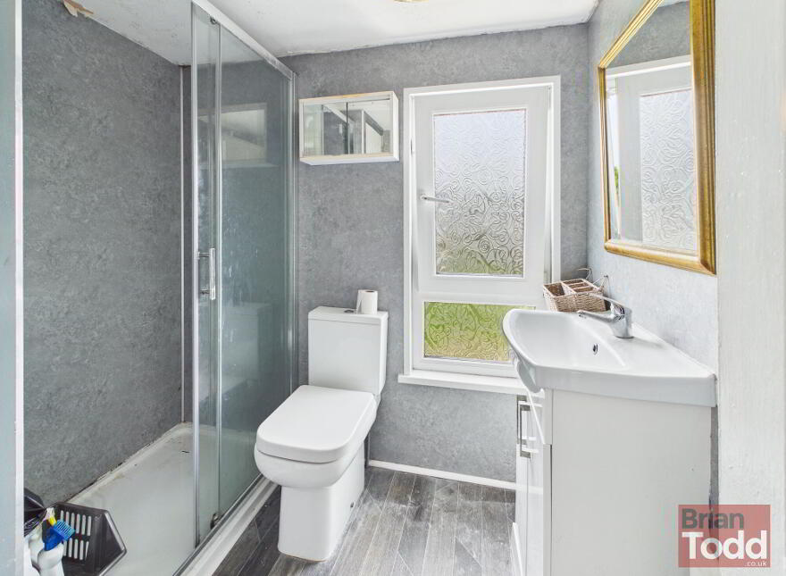 55 Laharna Avenue, Larne, BT40 1NF