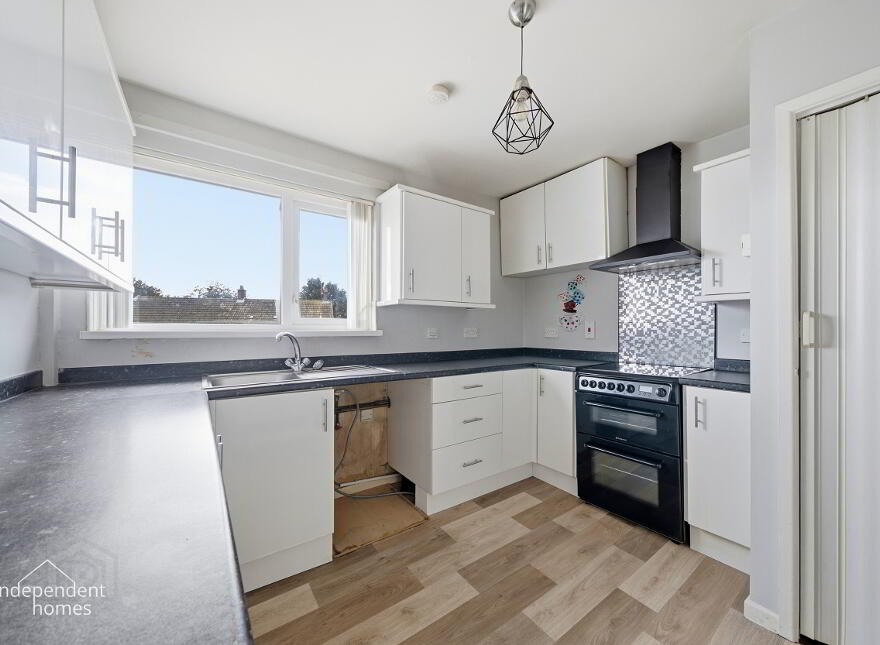 13 Kylemore Gardens, Larne, BT40 2HU