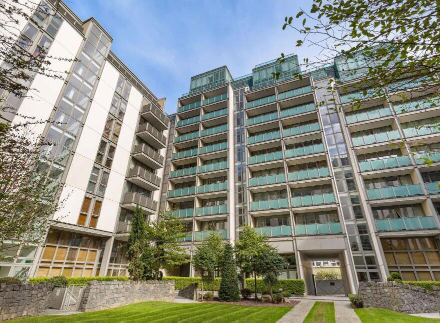 17 Pakenham House, Spencer Dock, Dublin 1, D01XW54