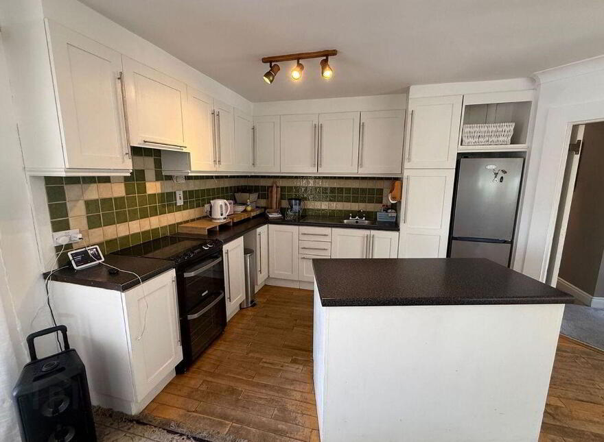Wylde, Summercove, Kinsale, P17T998