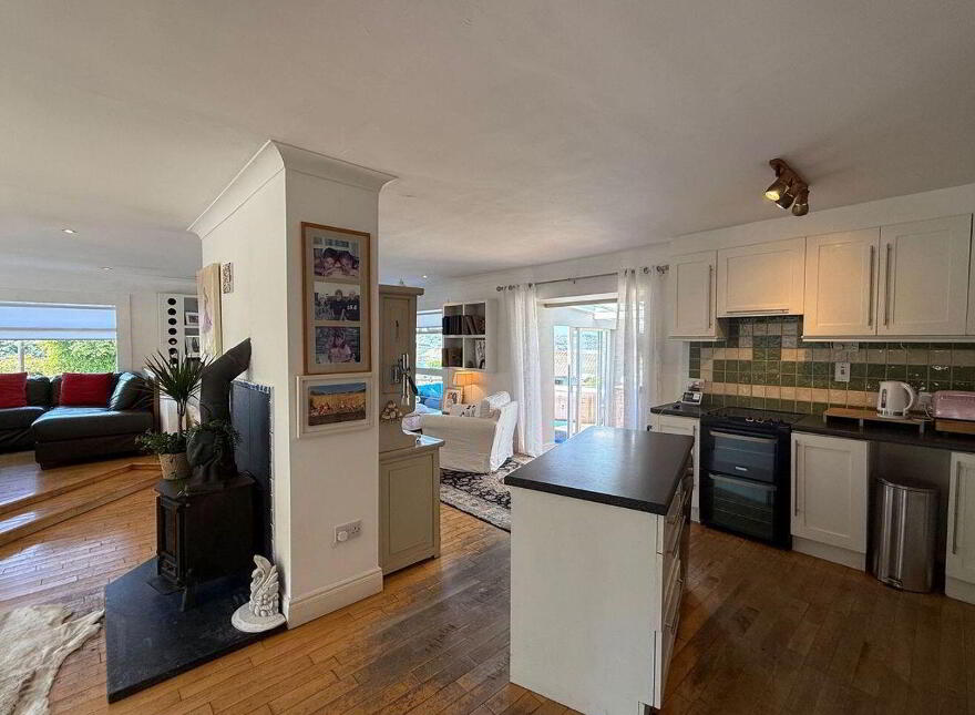 Wylde, Summercove, Kinsale, P17T998