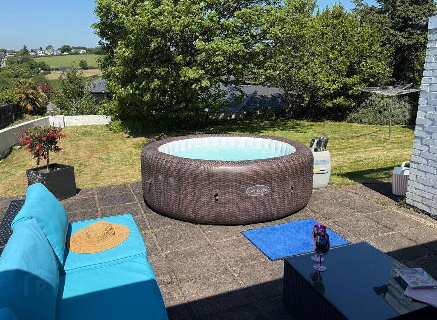 Wylde, Summercove, Kinsale, P17T998