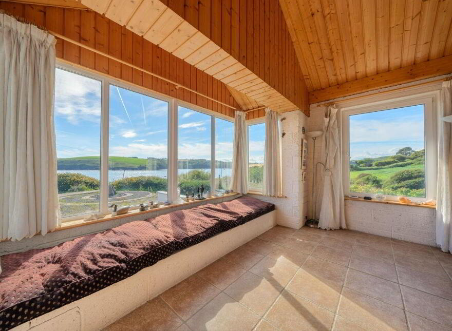Cliffs Landing, Kinure, Oysterhaven, Kinsale, P17FC55