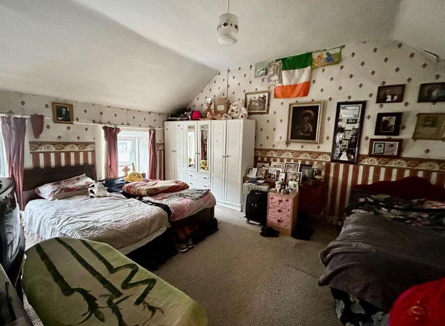 The Welcome Inn, Church Street, Drumshanbo, N41XT27