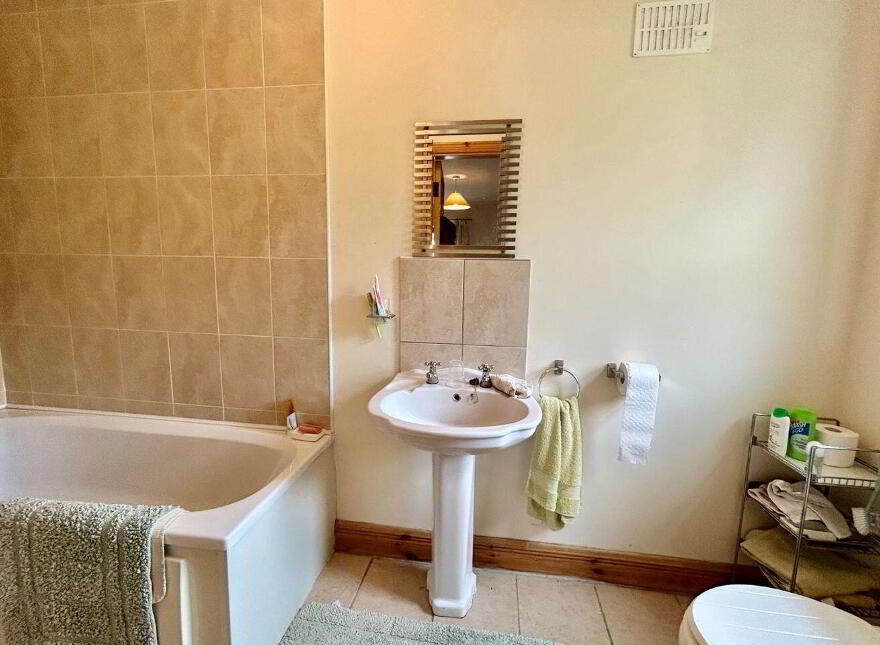 Tawnagh More, Mohill, N41FP79