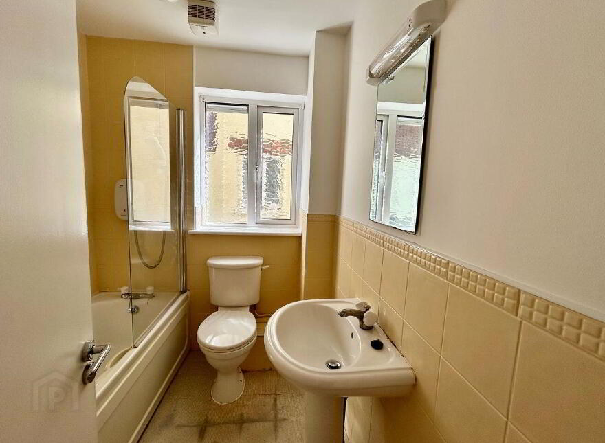 Apartment 4 Corry, Shannon Court, Carrick-On-Shannon, N41Y578