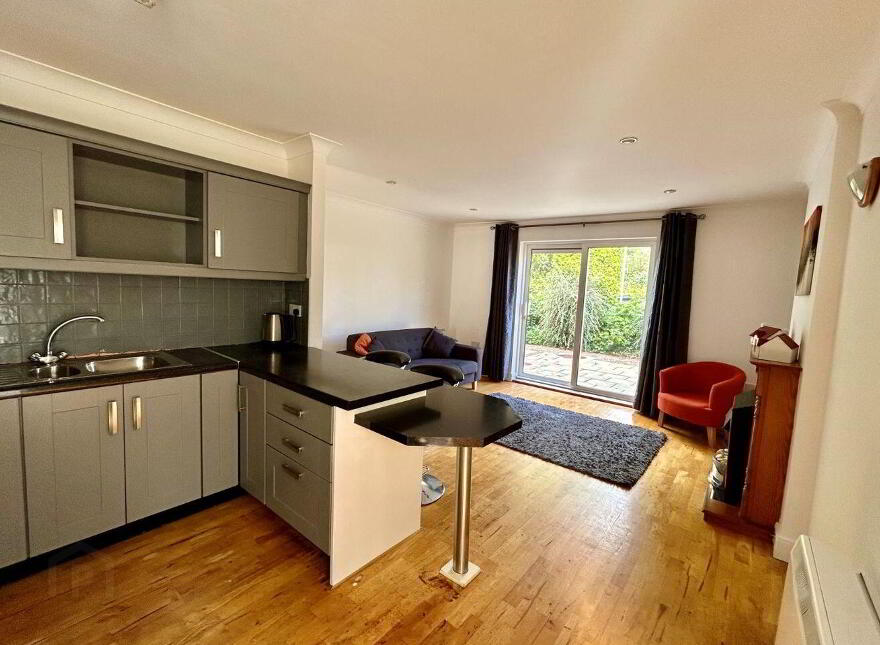 Apartment 4 Corry, Shannon Court, Carrick-On-Shannon, N41Y578