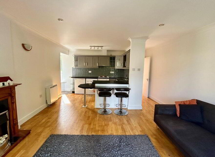 Apartment 4 Corry, Shannon Court, Carrick-On-Shannon, N41Y578