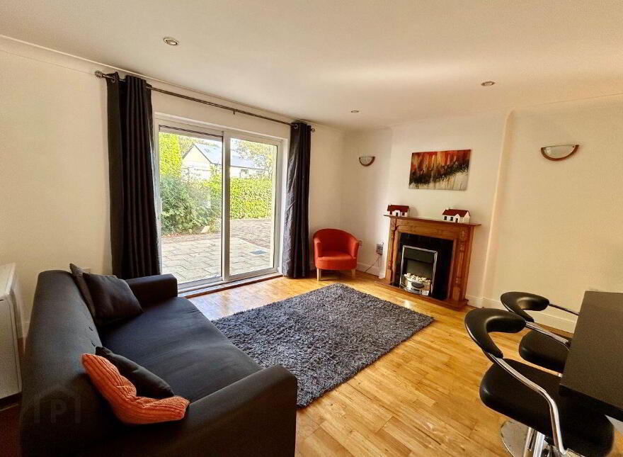 Apartment 4 Corry, Shannon Court, Carrick-On-Shannon, N41Y578