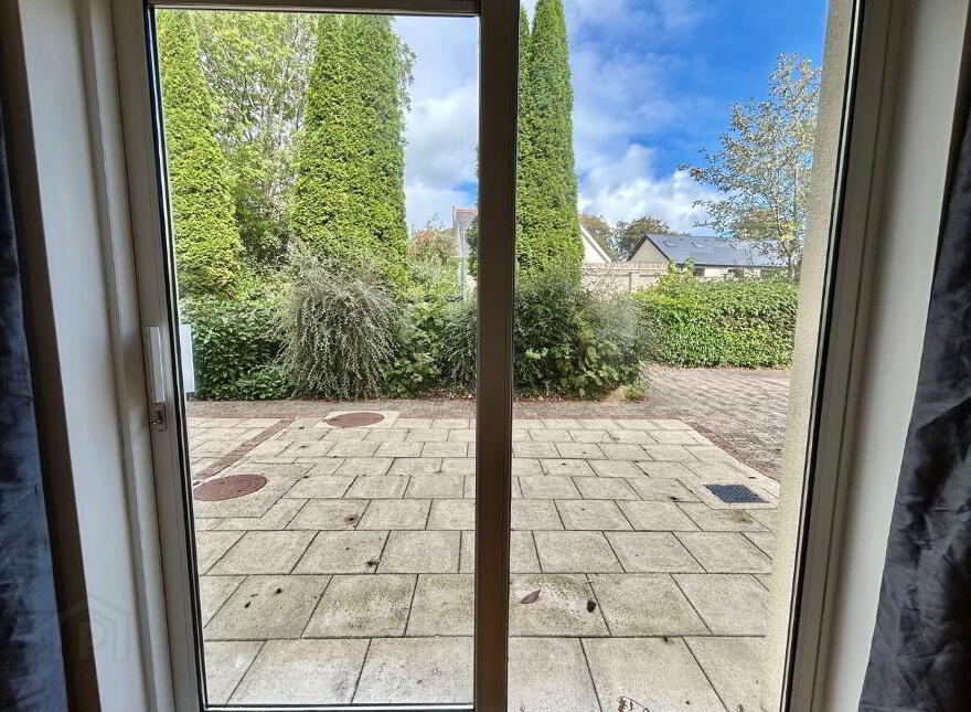 Apartment 4 Corry, Shannon Court, Carrick-On-Shannon, N41Y578