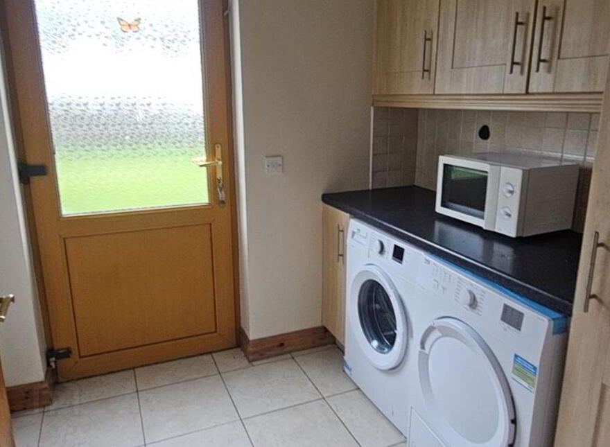 31 Woodstream, Castlerea, F45YK58