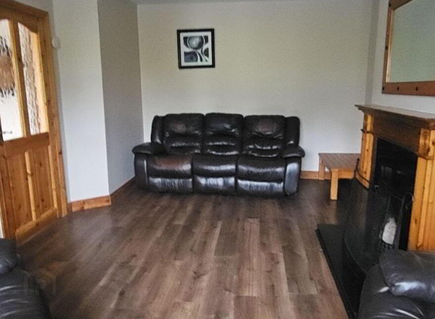 31 Woodstream, Castlerea, F45YK58