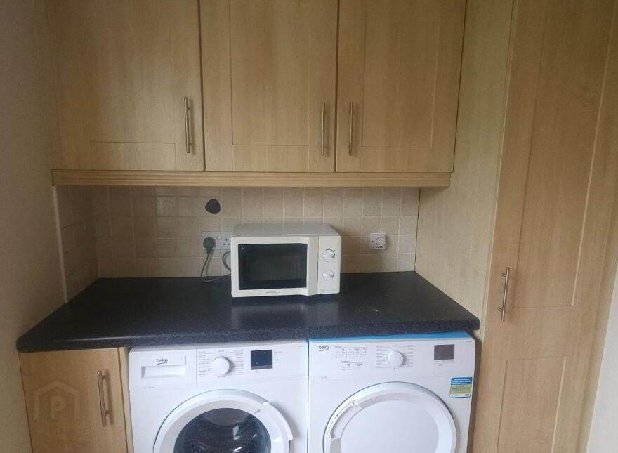 31 Woodstream, Castlerea, F45YK58