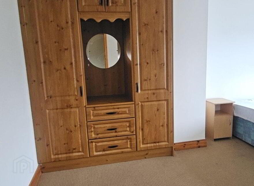 31 Woodstream, Castlerea, F45YK58