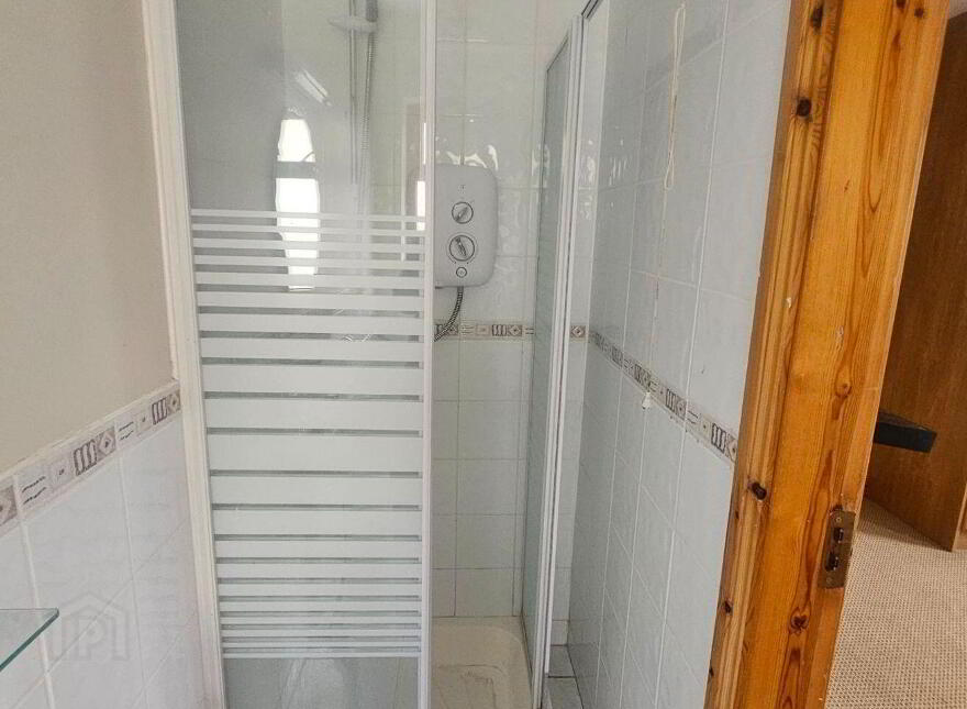 31 Woodstream, Castlerea, F45YK58