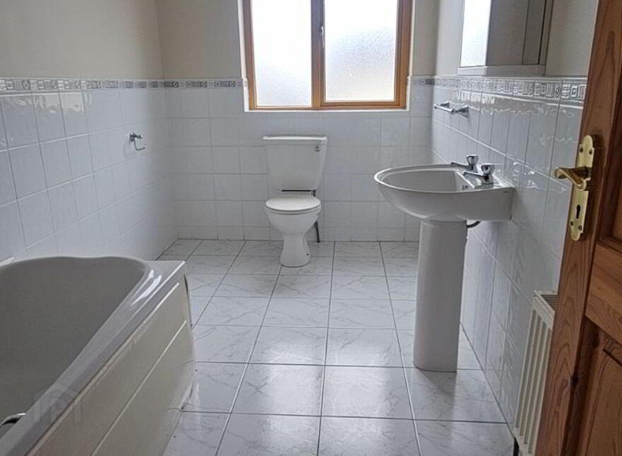 31 Woodstream, Castlerea, F45YK58