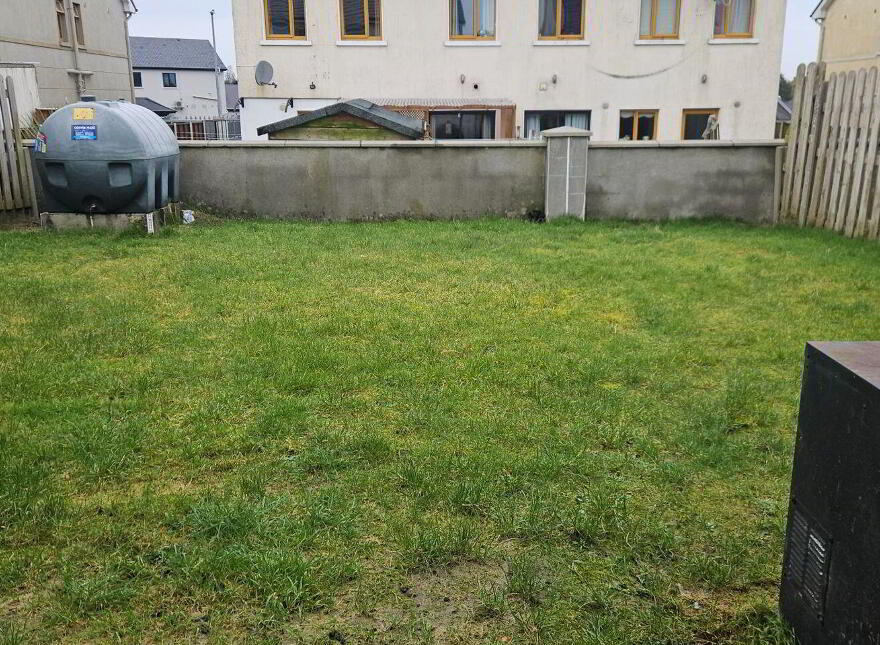 31 Woodstream, Castlerea, F45YK58