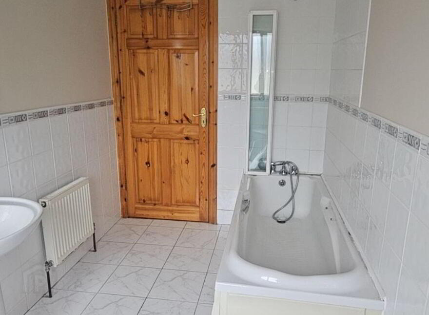 31 Woodstream, Castlerea, F45YK58