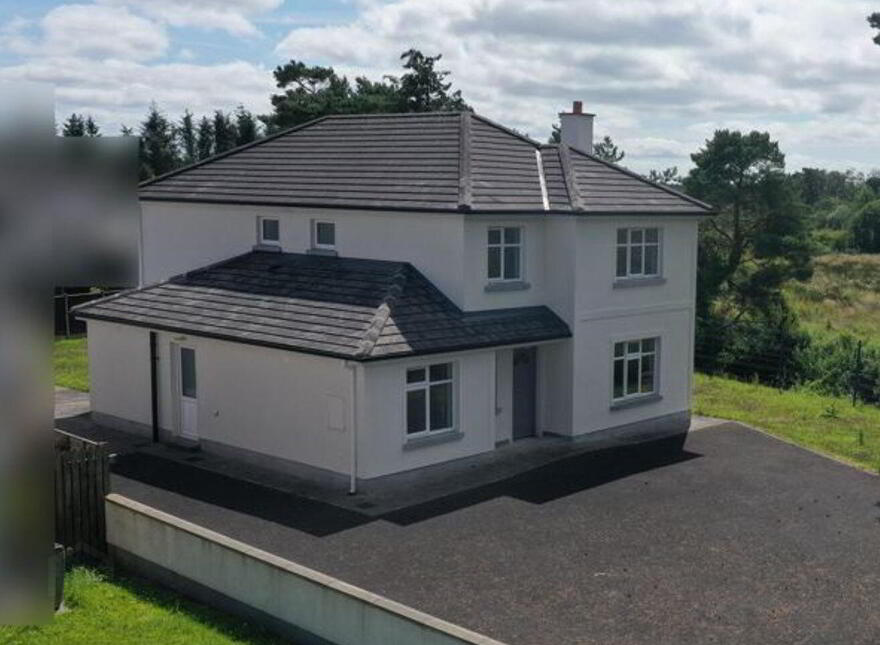 46 Kilkeevan Park, Castlerea, F45K268 photo