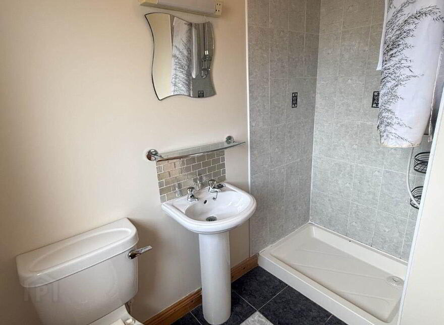 11 Woodfield Green, Newcastle West, V42WK80