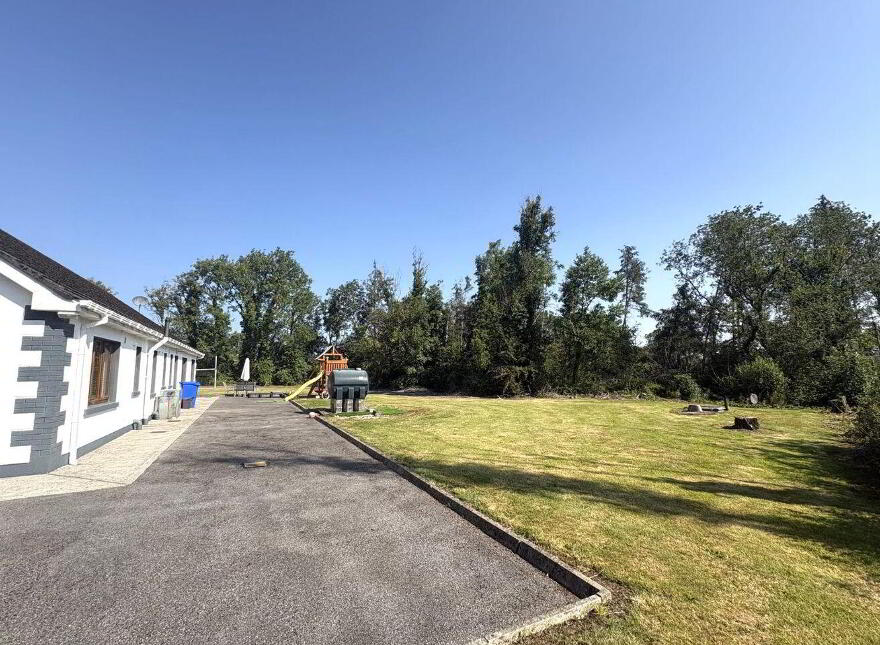 Tully Hall, Tully, Longford Town, N39VR70