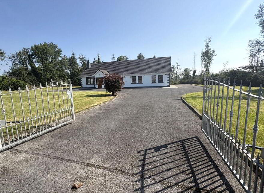 Tully Hall, Tully, Longford Town, N39VR70