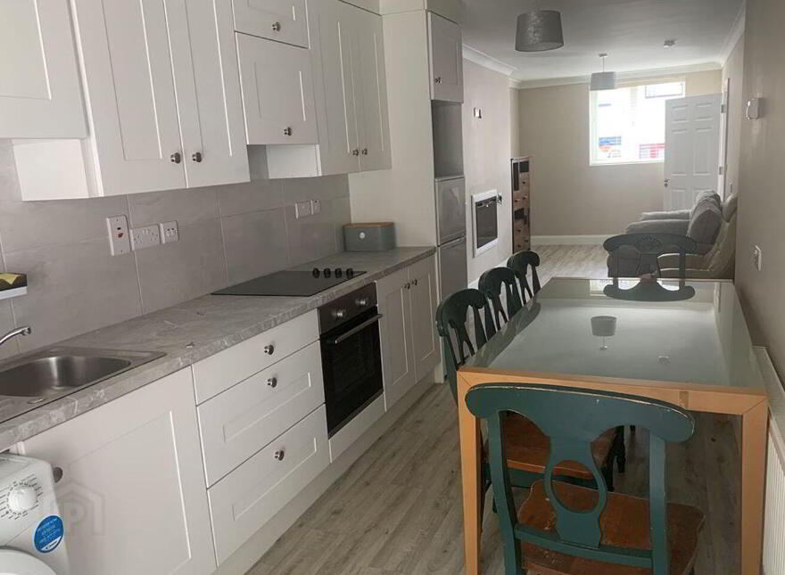 Moore Street, Loughrea, H62V489
