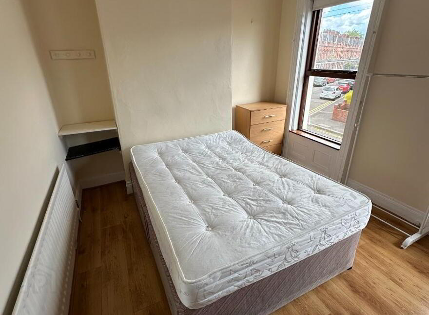 68 Sandymount Street, Stranmillis, Belfast, BT9 5DQ