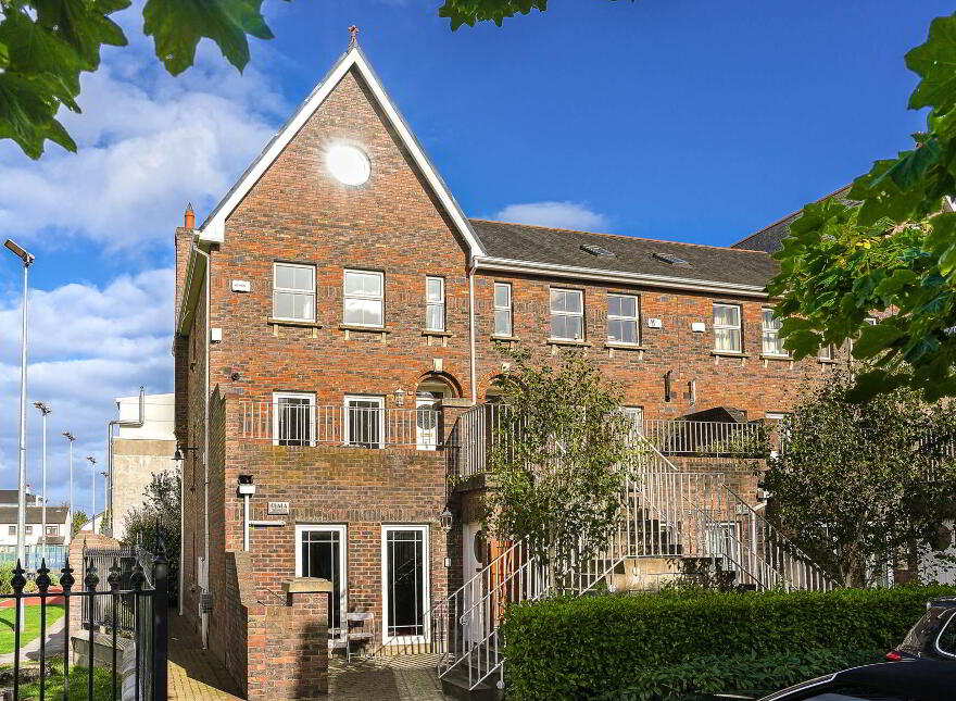 66 Radcliffe Hall, Saint John`s Road, Sandymount, Dublin, D04W2V4