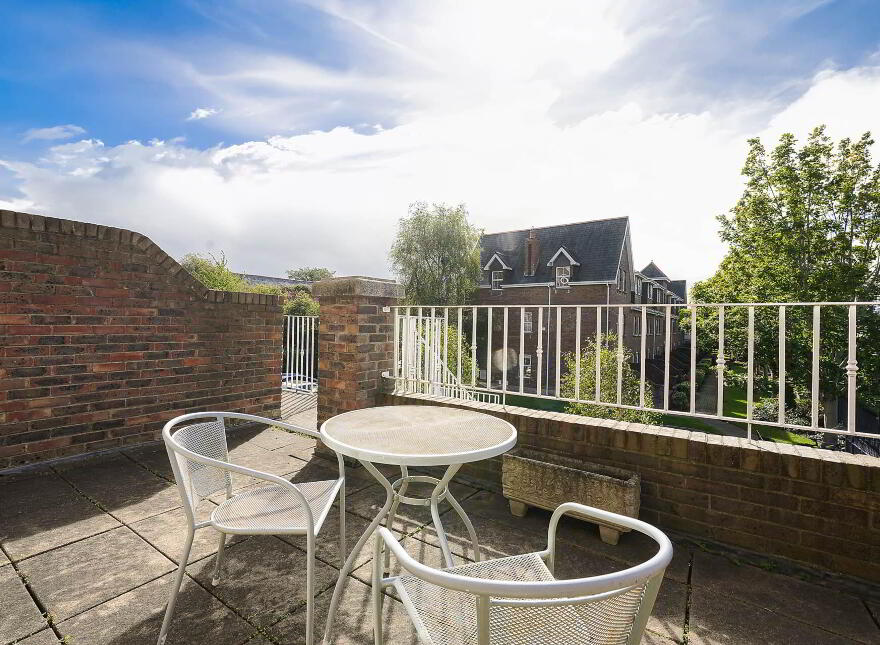 66 Radcliffe Hall, Saint John`s Road, Sandymount, Dublin, D04W2V4