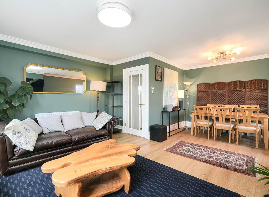 66 Radcliffe Hall, Saint John`s Road, Sandymount, Dublin, D04W2V4
