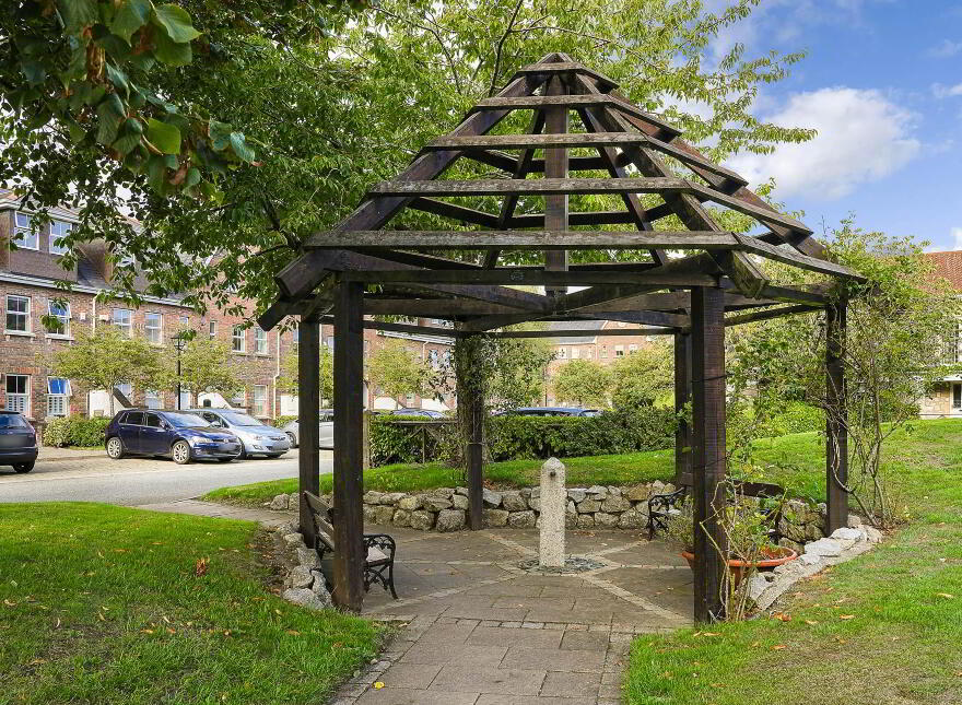 66 Radcliffe Hall, Saint John`s Road, Sandymount, Dublin, D04W2V4