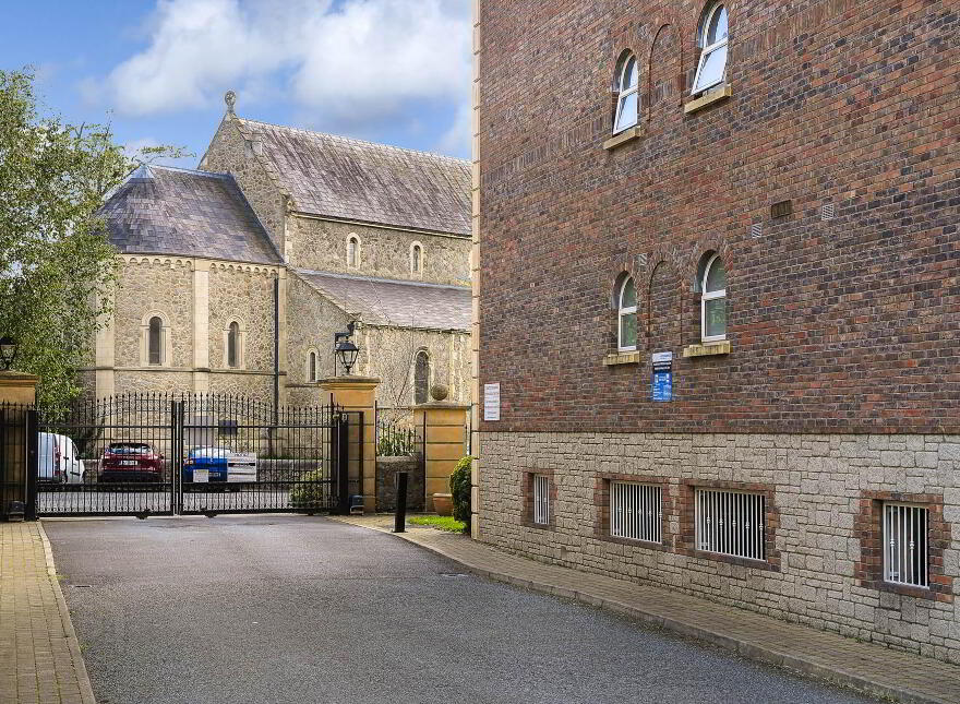 66 Radcliffe Hall, Saint John`s Road, Sandymount, Dublin, D04W2V4